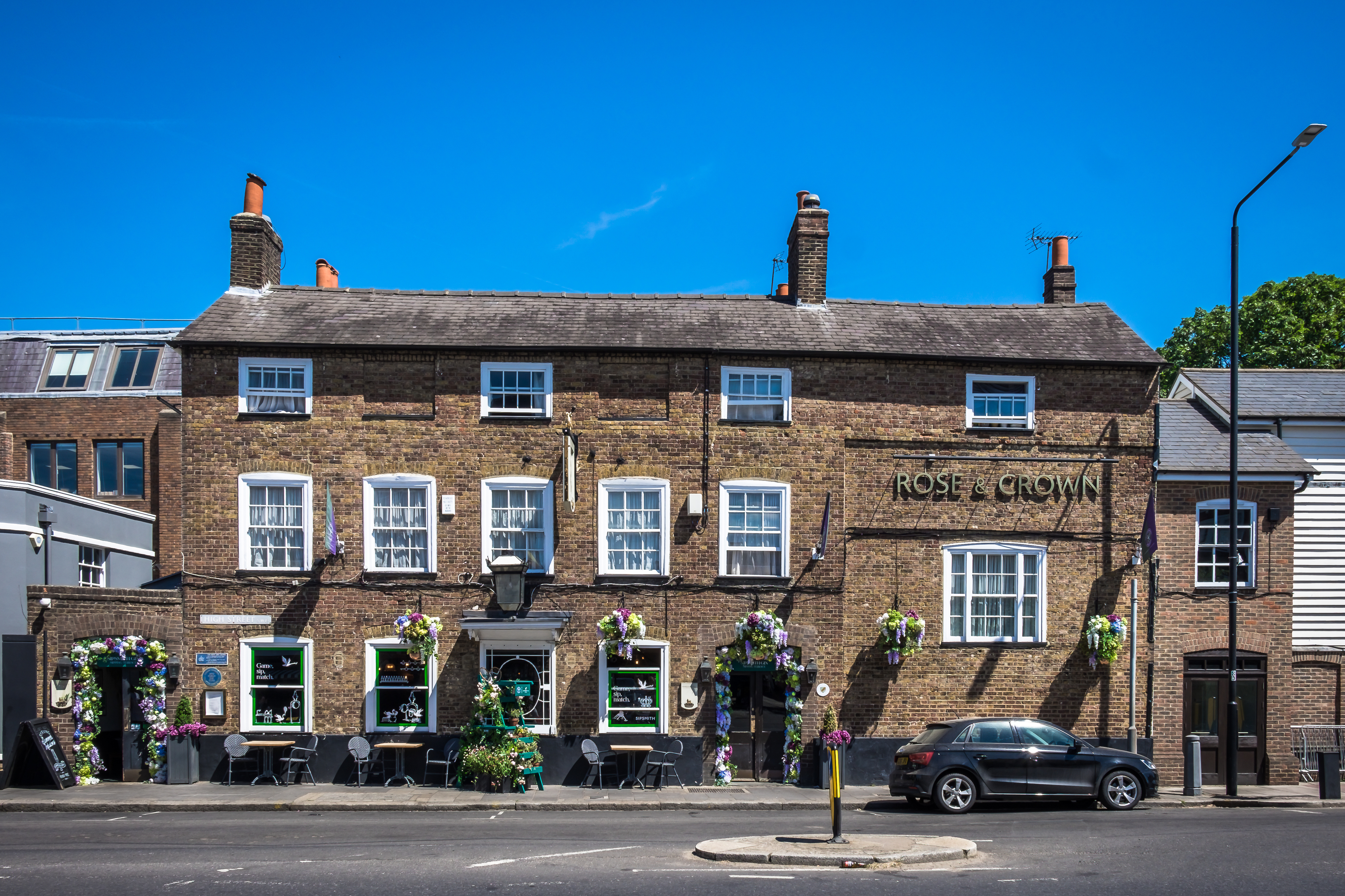 Exterior of the Rose and Crown pub in Wimbledon Village, a traditional pub with rooms on High Street.